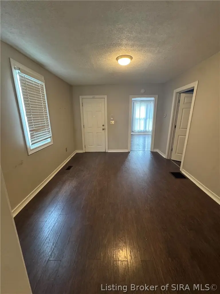 605 E Oak Street, New Albany, IN 47150 - #3