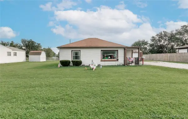 13 Maple Street, Sellersburg, IN 47172