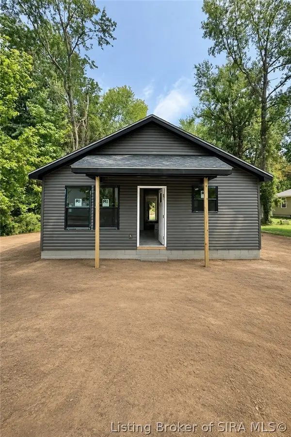 1025 Wade Street, Austin, IN 47102