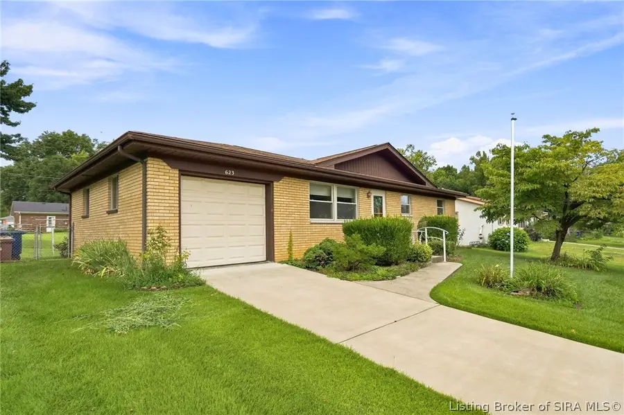 623 Georgian Avenue, Sellersburg, IN 47172 - #2