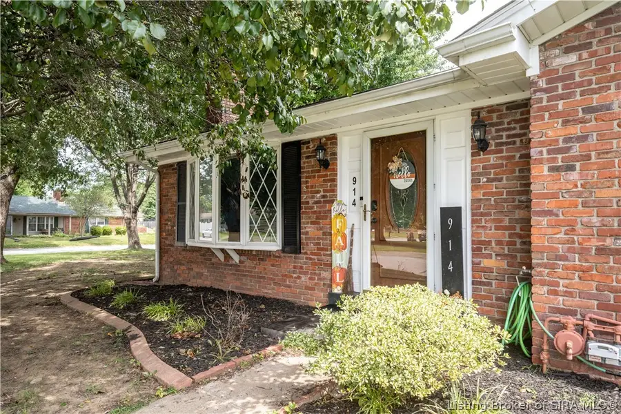 914 Longfield Drive, Clarksville, IN 47129 - #2