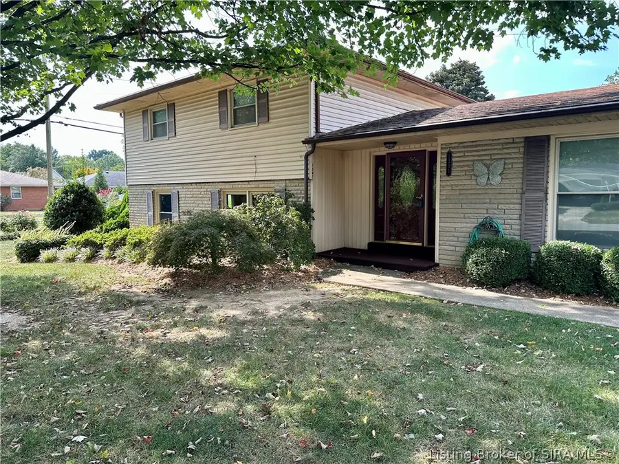 1301 Hibiscus Drive, Clarksville, IN 47129 - #3