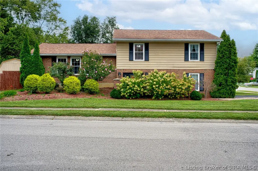 917 Castlewood Drive, New Albany, IN 47150 - #2