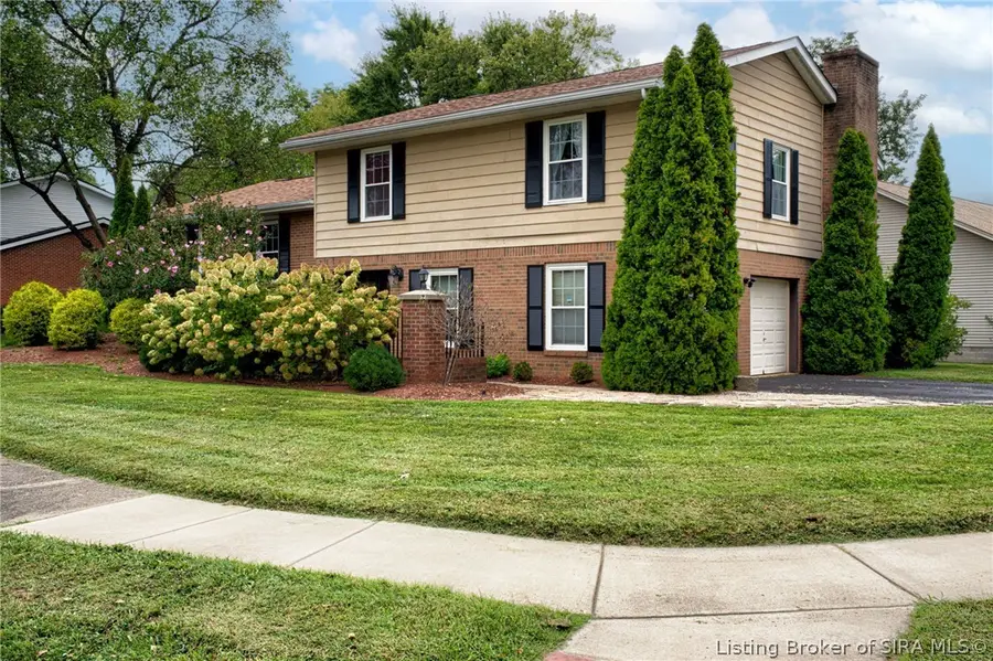 917 Castlewood Drive, New Albany, IN 47150 - #3