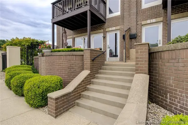 618 W Riverside Drive, Jeffersonville, IN 47130