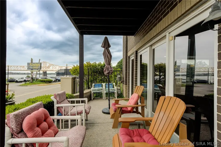 618 W Riverside Drive, Jeffersonville, IN 47130 - #2