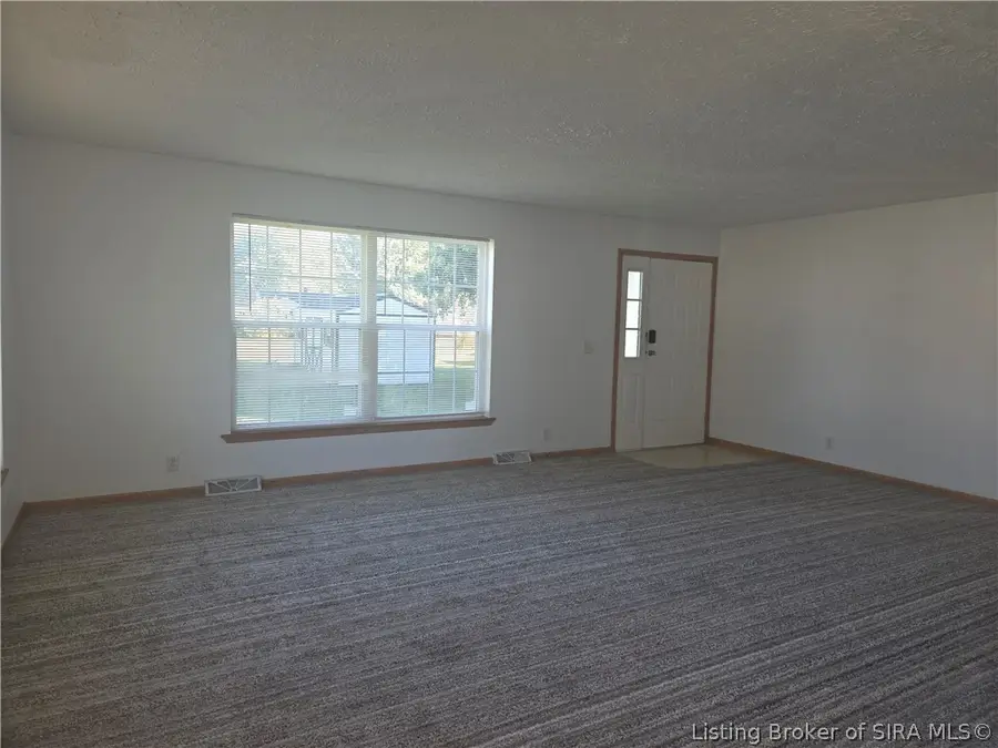555 N Washington Street, Scottsburg, IN 47170 - #2