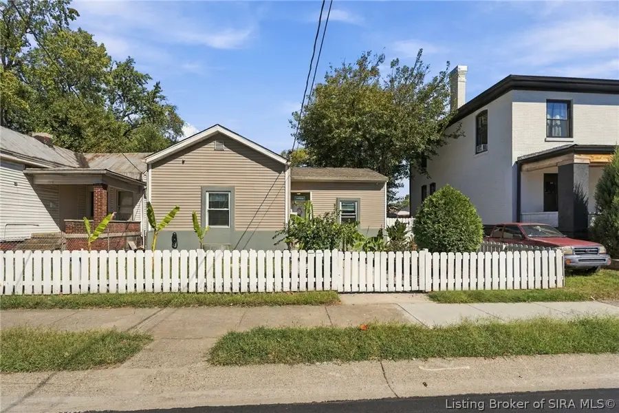 914 Walnut Street, Jeffersonville, IN 47130 - #2