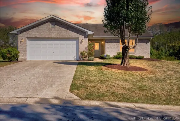 2818 Boulder Ridge Drive, Jeffersonville, IN 47130