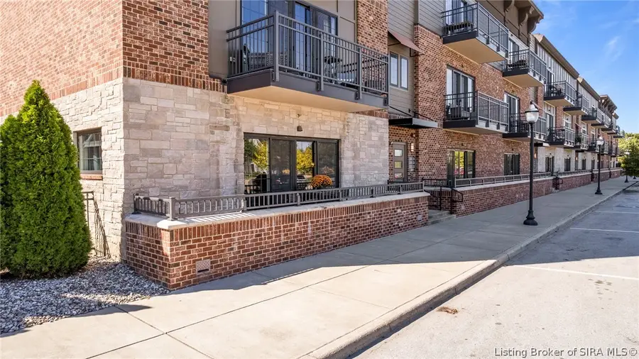 210 Mulberry Street, Jeffersonville, IN 47130 - #3