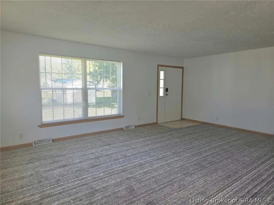 555 N Washington Street, Scottsburg, IN 47170 - #2