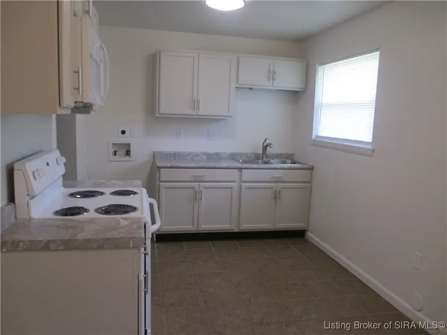 1214 Spruce Drive, Jeffersonville, IN 47130 - Image #3