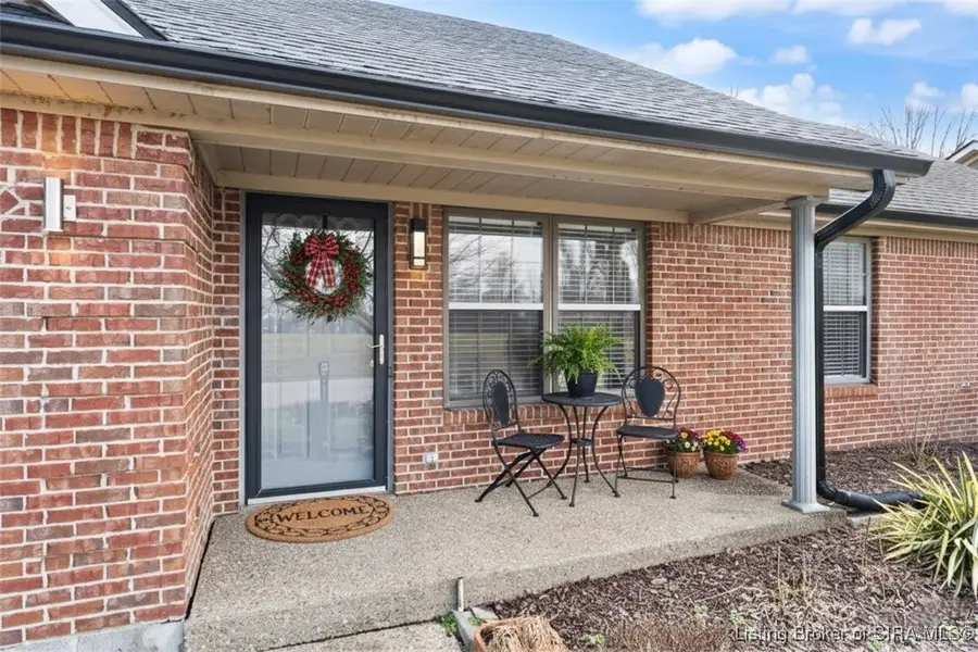 1216 Whitehorse Vale Drive, Jeffersonville, IN 47130 - Image #2