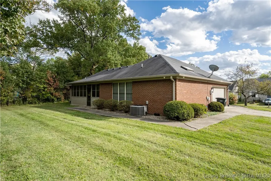 510 Hoffman Drive, New Albany, IN 47150 - Image #2