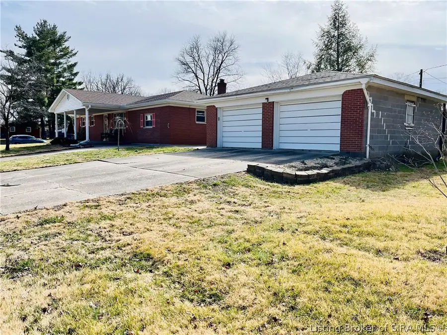707 Georgian Avenue, Sellersburg, IN 47172 - #2