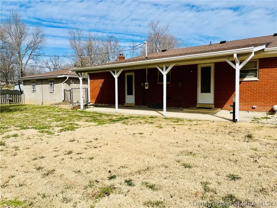 707 Georgian Avenue, Sellersburg, IN 47172 - #3