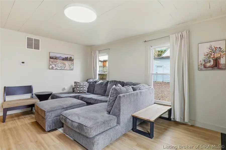 626 E 8th Street, Jeffersonville, IN 47130 - #3