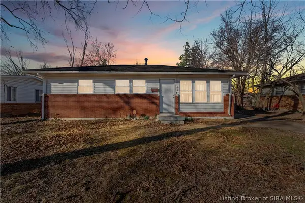 820 W Larkspur Drive, Jeffersonville, IN 47130