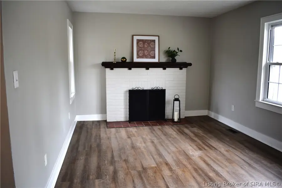 1014 E 10th Street, Jeffersonville, IN 47130 - #3