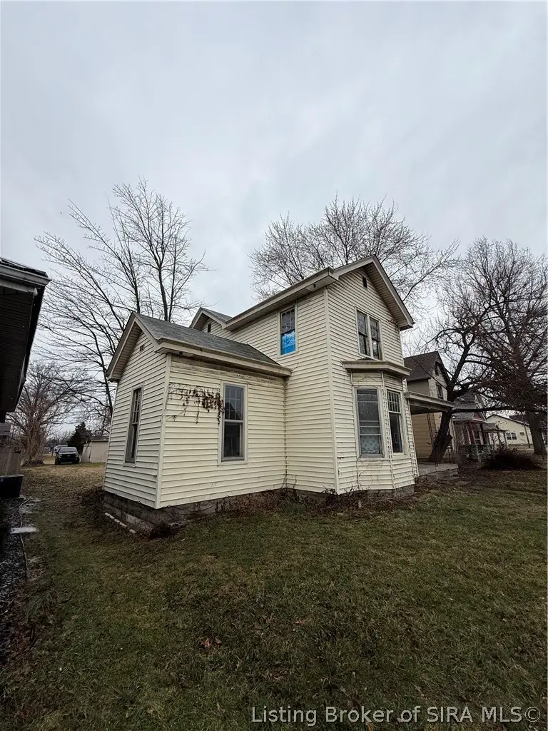 116 W Walnut Street, North Vernon, IN 47265 - #3