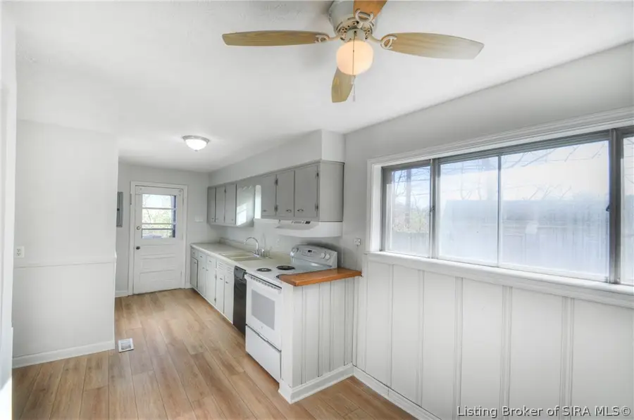 303 N Sherwood Avenue, Clarksville, IN 47129 - #3