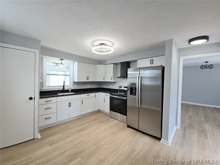 907 E 10th Street, Jeffersonville, IN 47130 - #2