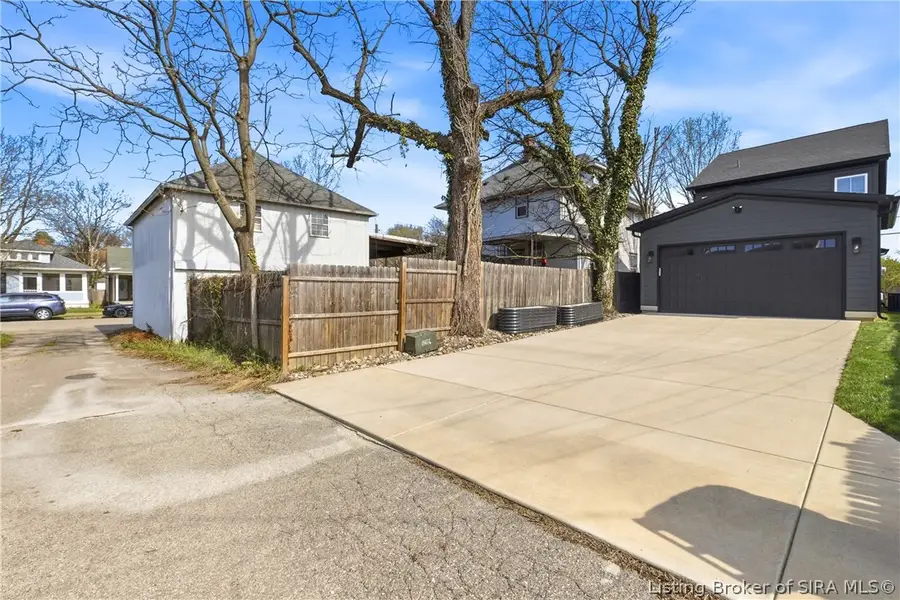 621 Thomas Street, New Albany, IN 47150 - #3