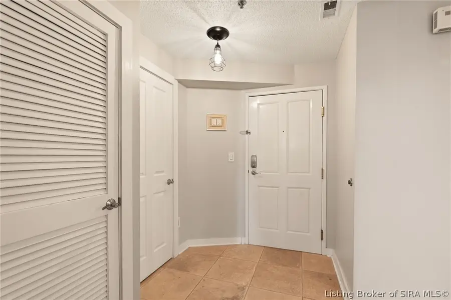 1 Riverpointe Plaza #406, Jeffersonville, IN 47130 - #2