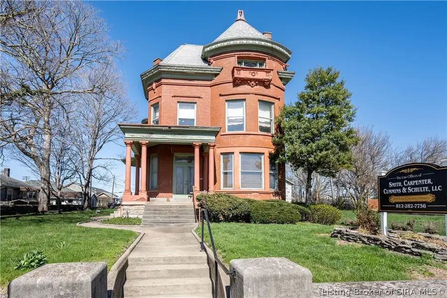 209 E Chestnut Street, Jeffersonville, IN 47130 - #2