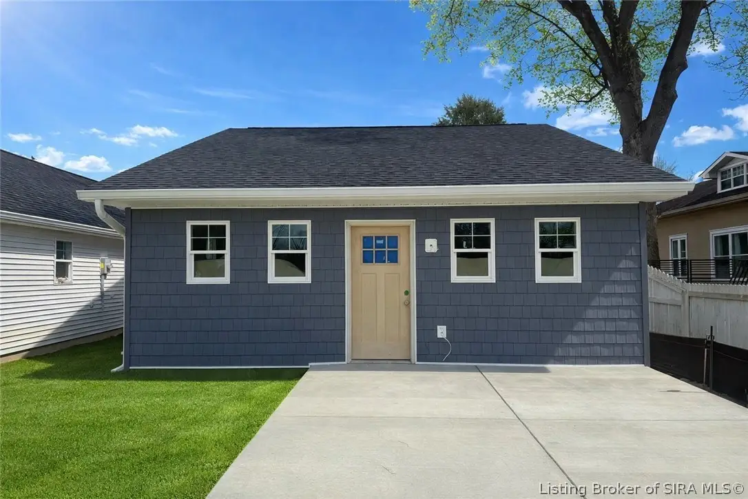 623 Main St, Jeffersonville, IN 47130 - #1