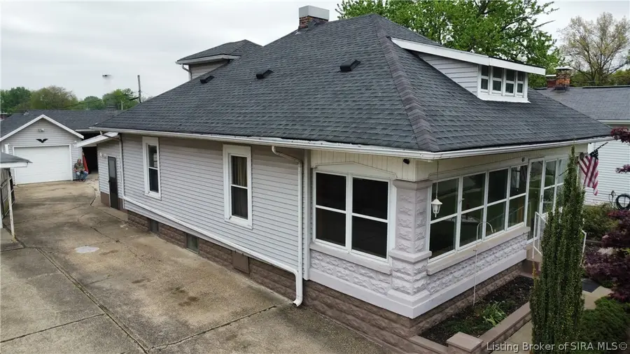 410 E Charlestown Avenue, Jeffersonville, IN 47130 - #2