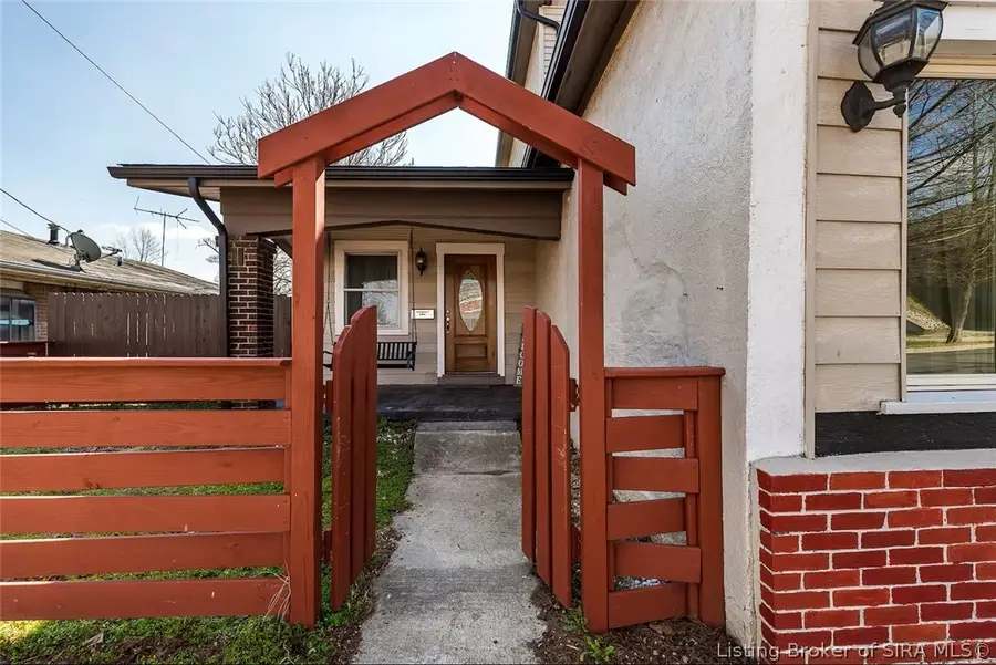 431 W Market Street, Jeffersonville, IN 47130 - #2