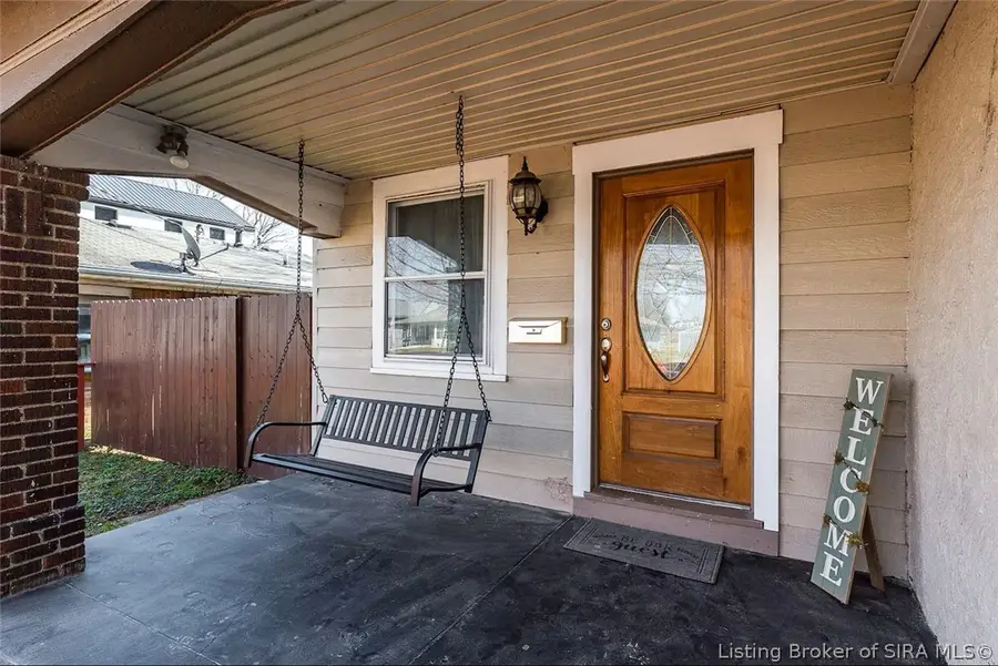 431 W Market Street, Jeffersonville, IN 47130 - #3