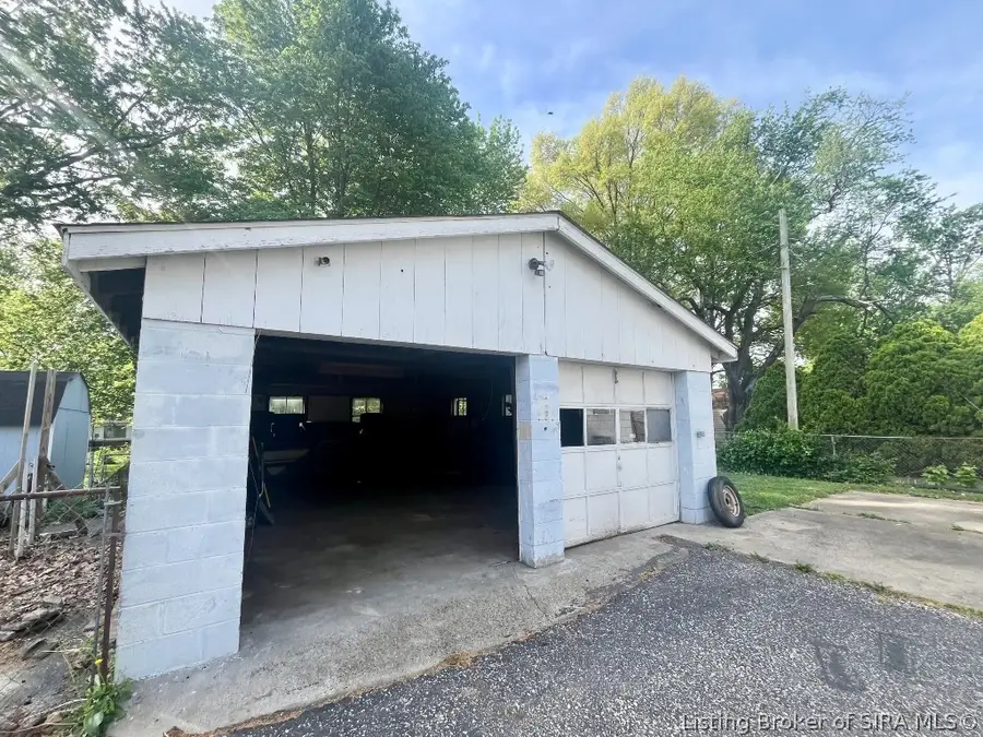 1416 E 9th Street, Jeffersonville, IN 47130 - #3