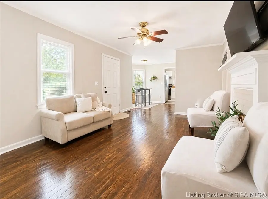 512 W Owen Street, Scottsburg, IN 47170 - #2