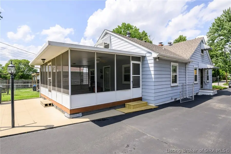 8 Mann Court, New Albany, IN 47150 - #3