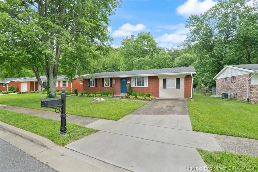 2700 Linda Drive, New Albany, IN 47150 - #2