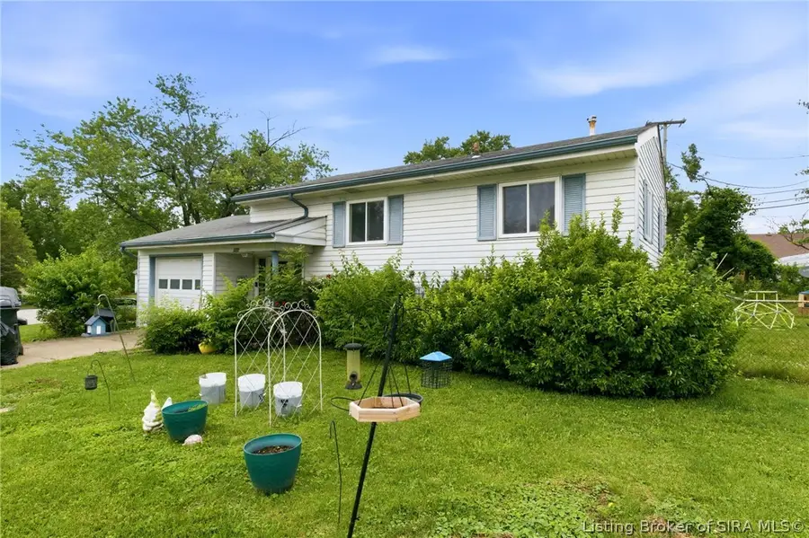 702 Cherokee Drive, New Albany, IN 47150 - #2