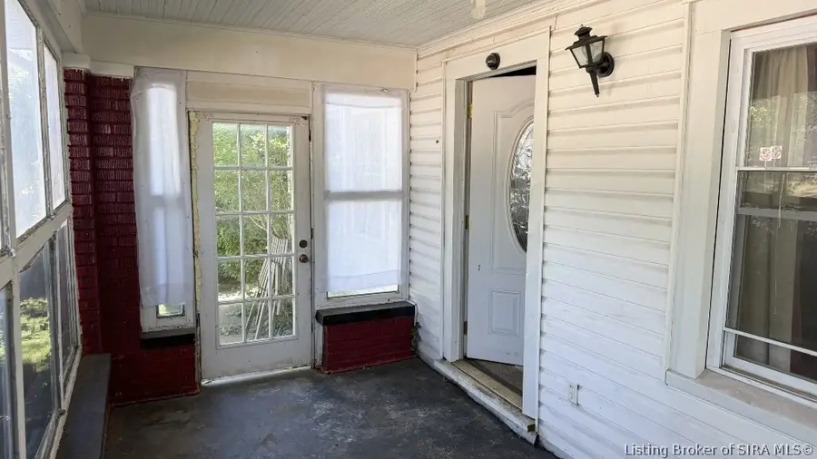 1108 E 10th Street, Jeffersonville, IN 47130 - #3