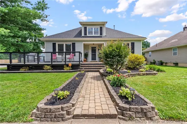 122 E Bowne Boulevard, Clarksville, IN 47129