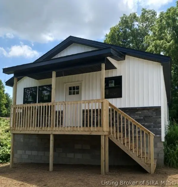 807 Sandy Circle, Salem, IN 47167