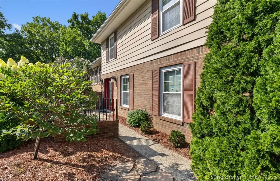 917 Castlewood Drive, New Albany, IN 47150 - #3