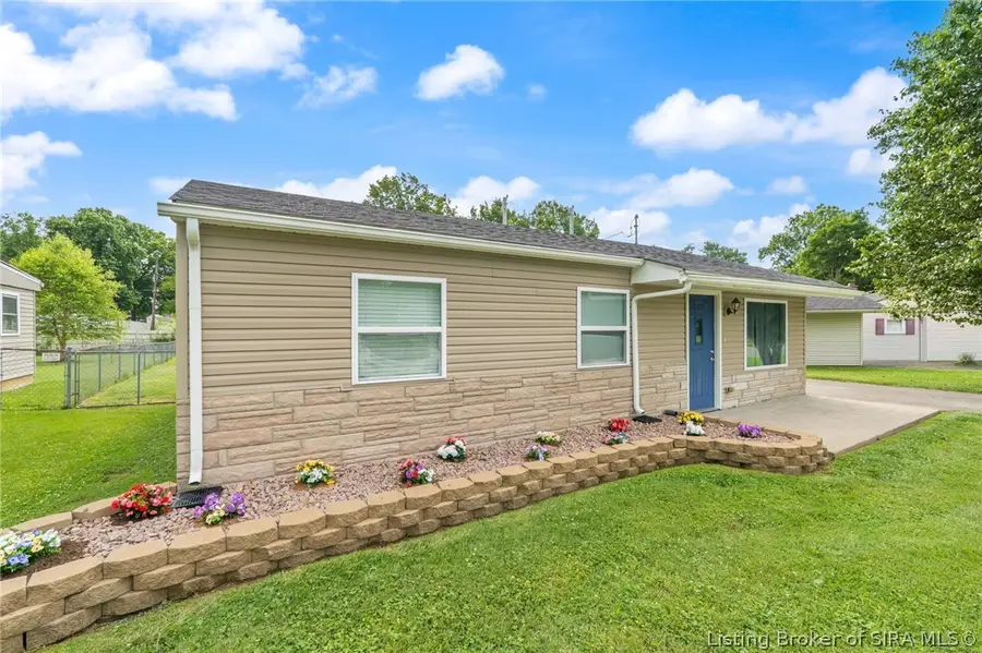 3102 Beacon Drive, New Albany, IN 47150 - #3