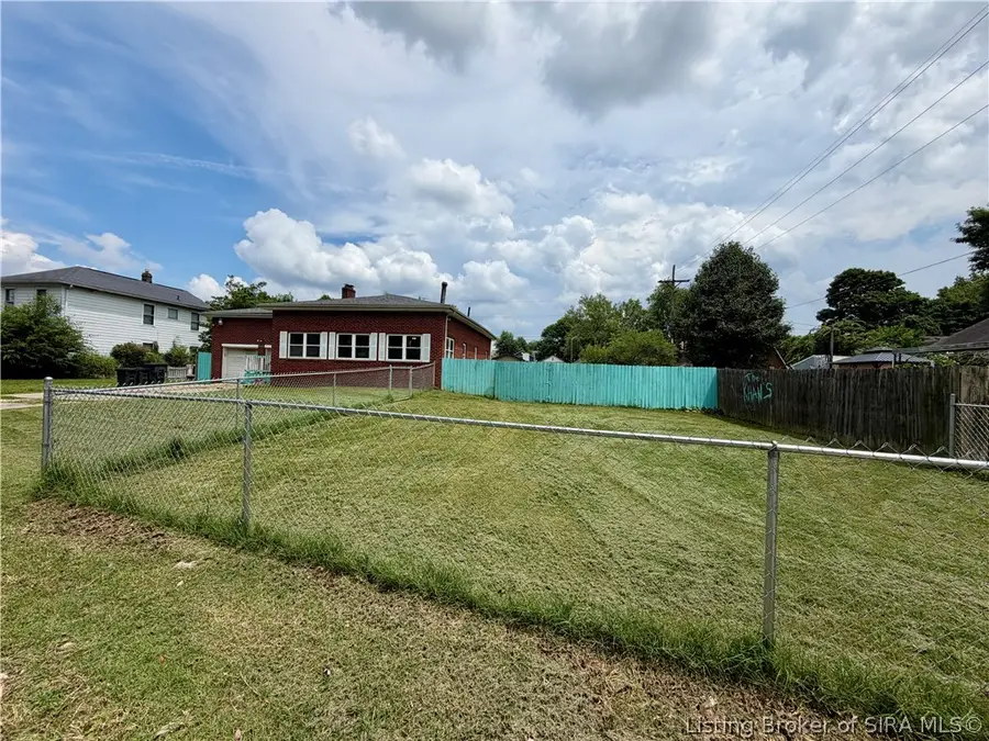 2218 Fairmont Avenue, New Albany, IN 47150 - #3