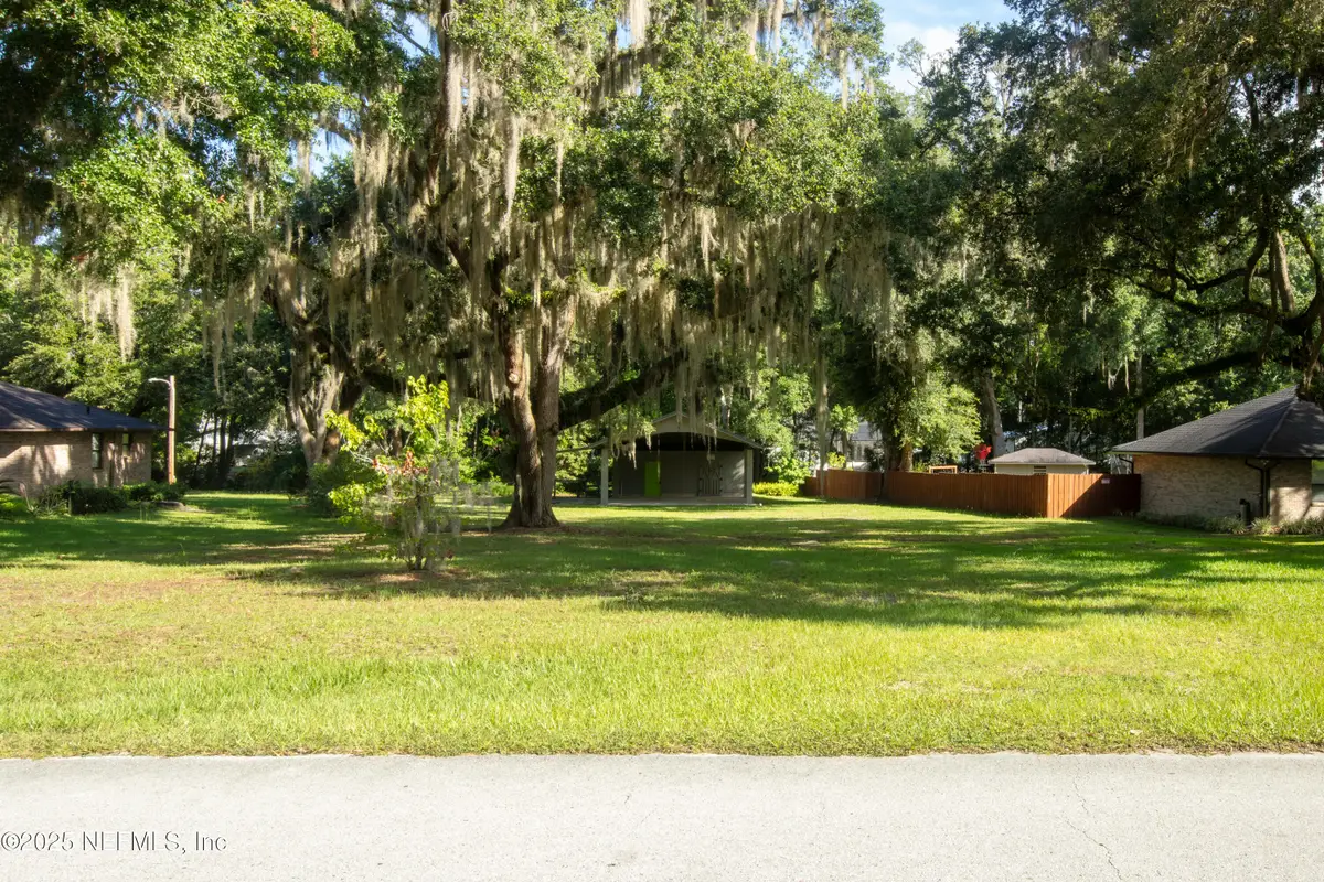 523 SE 28th Way, Melrose, FL 32666 - #1
