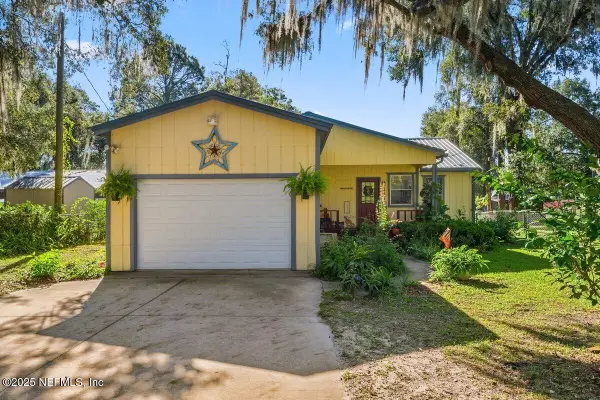 832 Lake Shore Terrace, Interlachen, FL 32148