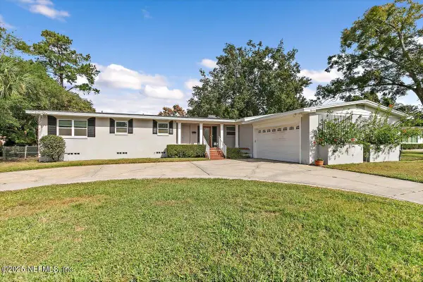 915 Old Grove Manor, Jacksonville, FL 32207