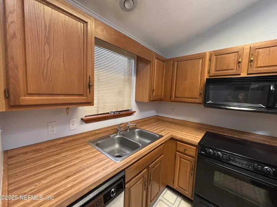 8317 Meadow Bend Court, Jacksonville, FL 32244 - Image #3