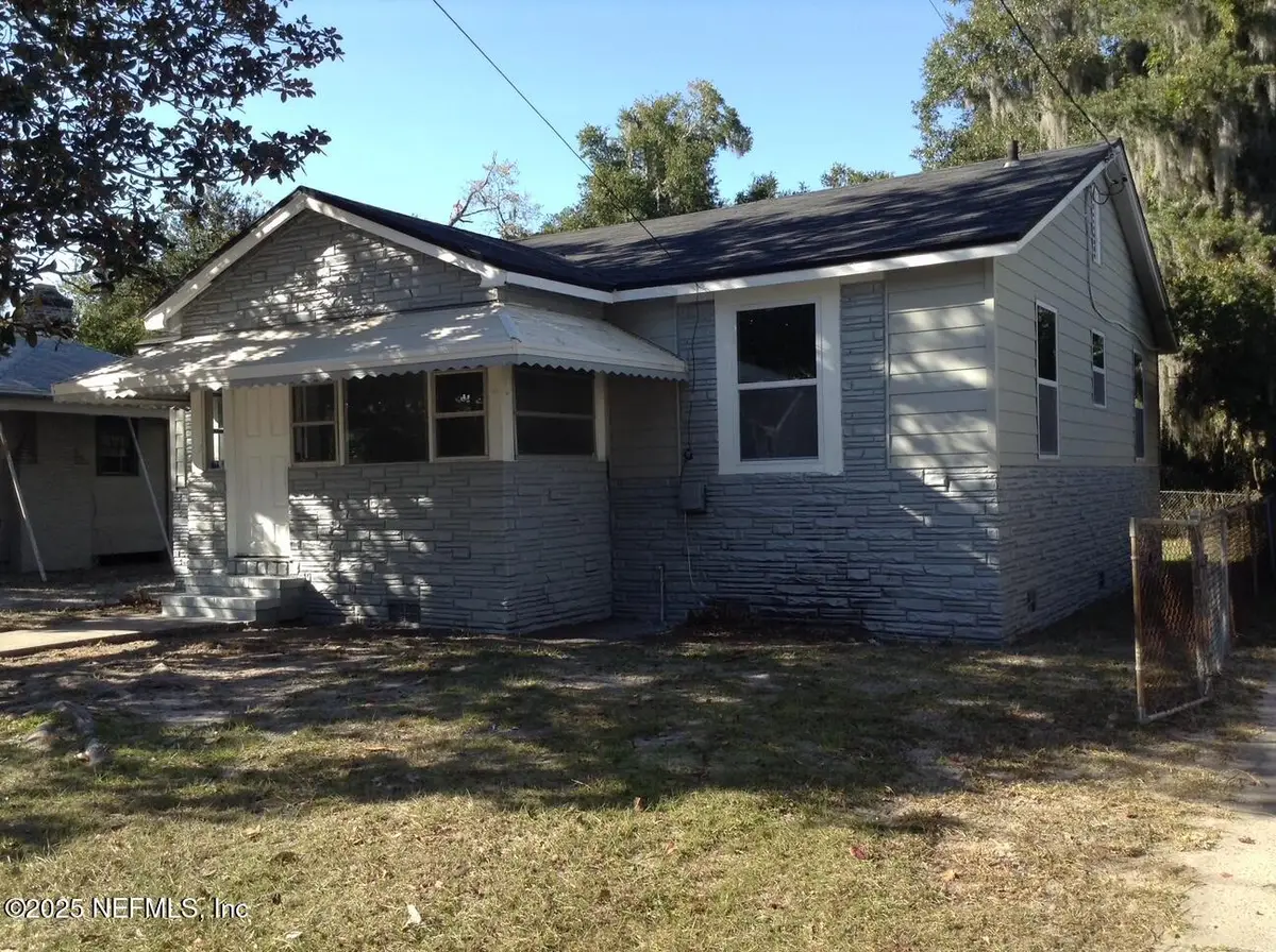 557 Chestnut Drive, Jacksonville, FL 32208 - Image #1