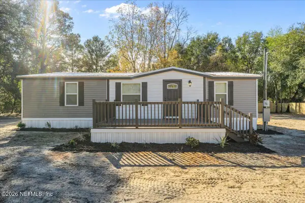 121 Lynnwood Avenue, Interlachen, FL 32148